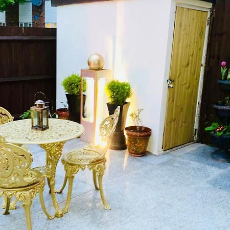 Modern Cosy Room With Private Bathroom هارو المظهر الخارجي الصورة