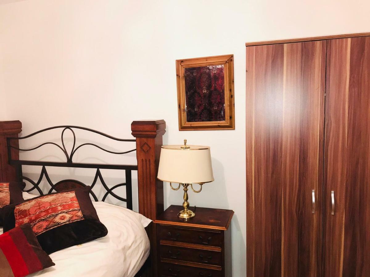 Modern Cosy Room With Private Bathroom هارو المظهر الخارجي الصورة