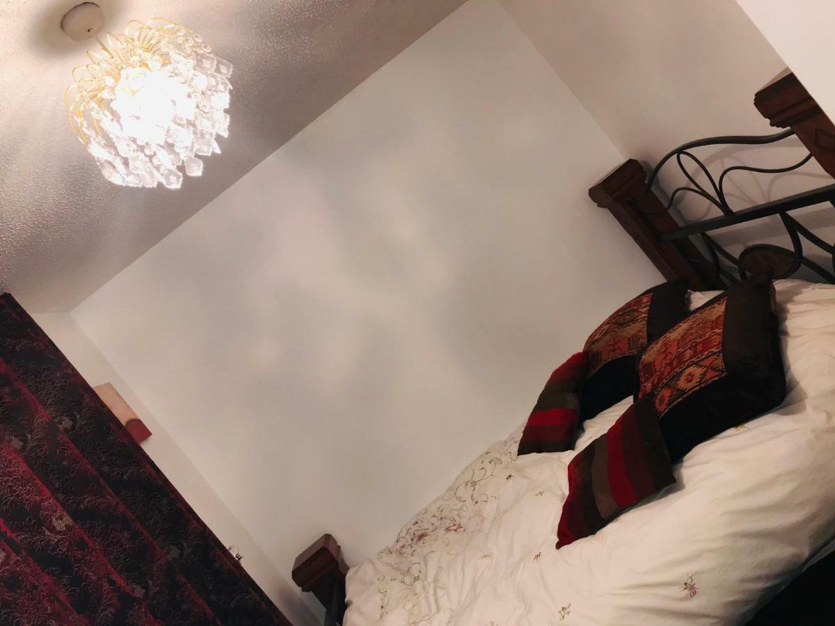 Modern Cosy Room With Private Bathroom هارو المظهر الخارجي الصورة